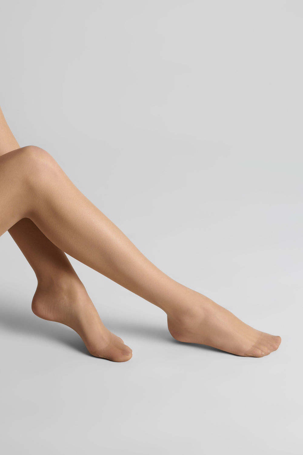 Maison Close Cut and curled sheer stockings 20D